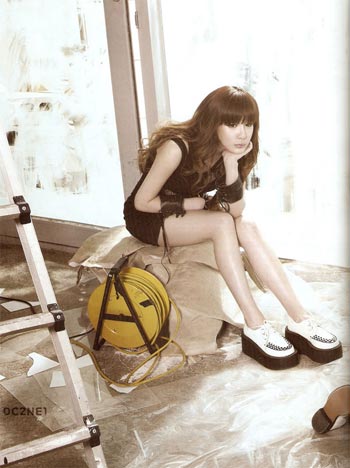 2NE1 โชว์สวยในนิตยสาร Vogue Girl สิงหาคม