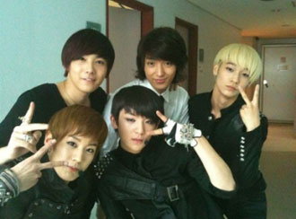 FT Island กับ Teen Top “เรามีรุ่นน้องใหม่องเราแล้ว!”