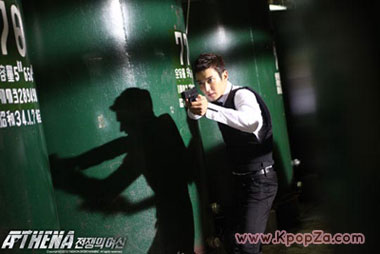 Choi Si Won เล่นบทแอ็คชั่นกลางถนนในญี่ปุ่น