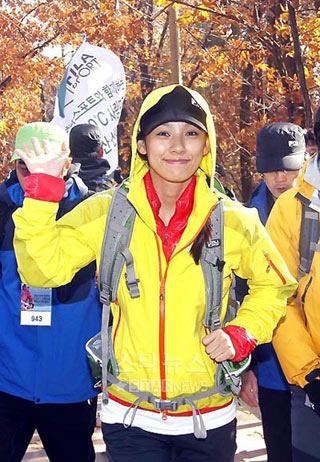 Lee Hyori ไปปีนเขากับแฟน ๆ