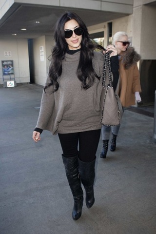 [Kim_Kardashian_Latestphoto_2011_9[4].jpg]