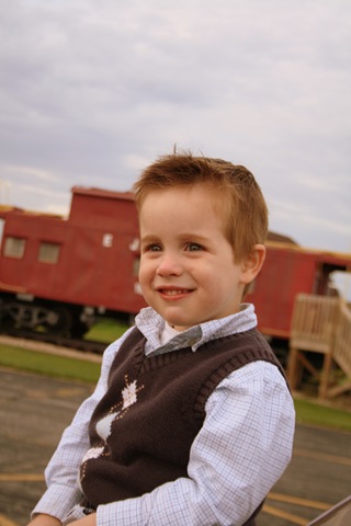 [Brodys3rdBirthdayPictsTrains-11[2].jpg]