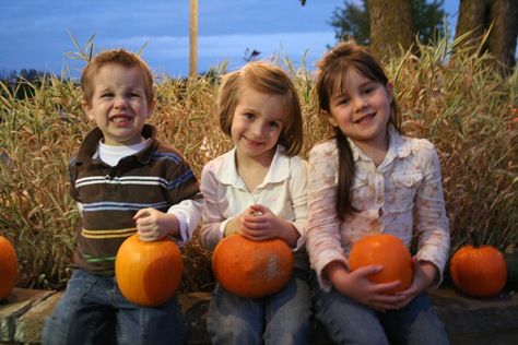 [PumpkinPicking2009-7[2].jpg]