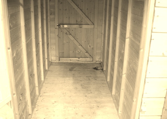 [Empty_shed[10].jpg]