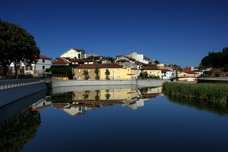 Bragança, rio Fervença, reflexos