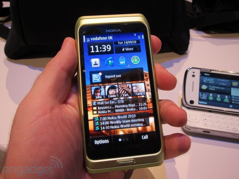[nokia-e7-closeups-08[3].jpg]