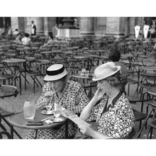 [American tourists in Rome by Ruth Orkin[3].jpg]