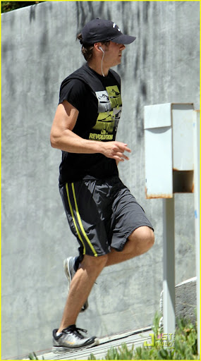 zac-efron-revolution-runner-03.jpg