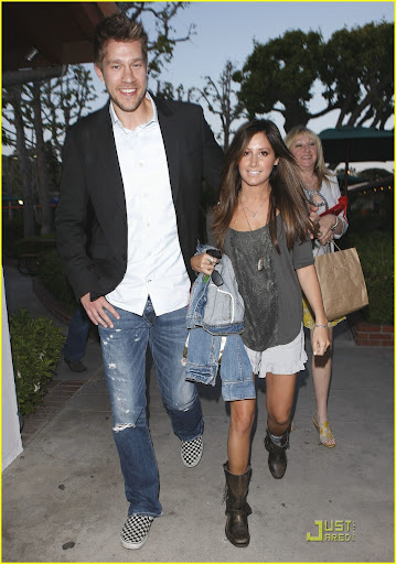 Ashley Tisdale heads to Tra Di Noi restaurant in Malibu with her boyfriend Scott Speer and her mother Lisa Tisdale for a Mothers day meal
Malibu, USA - 09.05.10
Credit: (Mandatory): WENN.com