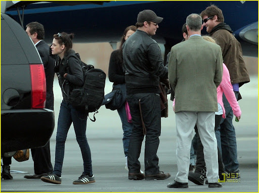 #4428302 EXCLUSIVE... Exclusive... Kristen Stewart arrived back in Los Angeles, California on January 25, 2010 with a group after attending the Sundance Film Festival in Park City, Utah over the weekend. 
 Fame Pictures, Inc - Santa Monica, CA, USA - +1 (310) 395-0500