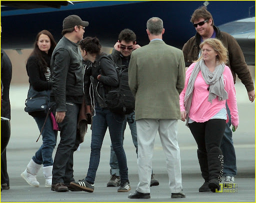 #4428303 EXCLUSIVE... Exclusive... Kristen Stewart arrived back in Los Angeles, California on January 25, 2010 with a group after attending the Sundance Film Festival in Park City, Utah over the weekend. 
 Fame Pictures, Inc - Santa Monica, CA, USA - +1 (310) 395-0500