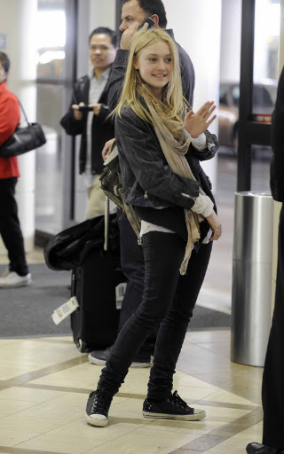 Dakota fanning waves and smiles for the camera at LAX airport, California.<P>Pictured: Dakota fanning<B>Ref: SPL152839  250110  </B><BR/>Picture by: Benassi / Splash News<BR/></P><P><B>Splash News and Pictures</B><BR/>Los Angeles:	310-821-2666<BR/>New York:	212-619-2666<BR/>London:	870-934-2666<BR/>photodesk@splashnews.com<BR/></P>” width=”320″ height=”512″ class=”pie-img”/></p>
</div>
<div class=