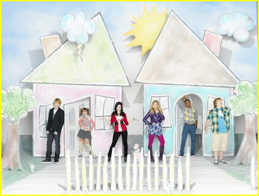 SONNY WITH A CHANCE - Disney Channel's "Sonny with a Chance" stars Sterling Knight as Chad, Allisyn Ashley Arm as Zora, Demi Lovato as Sonny, Tiffany Thornton as Tawni, Brandon Mychal Smith as Nico and Doug Brochu as Grady. (DISNEY CHANNEL/BOB D'AMICO)