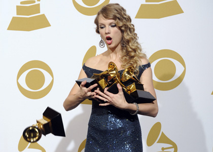 taylor-swift-win-grammy-2010.jpg