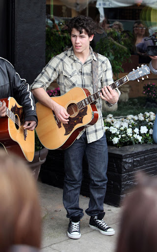 02-02-10 Sherman Oaks, CA  Nick Jonas performed a solo show for his fans outside of Mark's Garden flower shop in Sherman Oaks. After the show, he handed out roses to all the girls in attendance. Like a typical teenager, Nick has a few zits on his face.  NON-EXCLUSIVE PIX by Flynet ©2010 818-307-4813  Nicolas