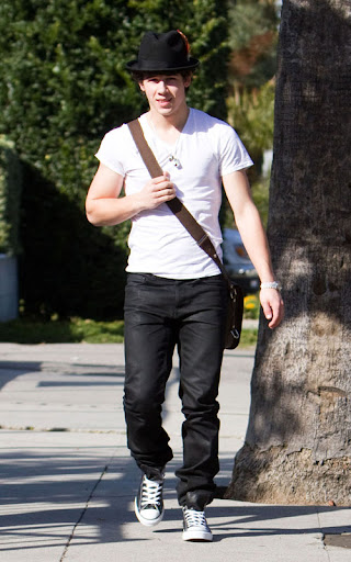Los Angeles, CA - Nick Jonas seed having a relaxing day and catching up with a pal over some lunch at a L.A. eatery this afternoon.  The teen heartthrob later grabbed an iced coffee at his local Starbucks and kept it cool when some fans spotted him under his fedora hat.GSI Media      February 12, 2010Steve Ginsburg310 505-8447323 423-9397323 656-2486Keith Stockwell310 261-8649sales@ginsburgspalyinc.comginsburgspalyinc@gmail.comsteve@ginsburgspalyinc.comkeith@ginsburgspalyinc.com