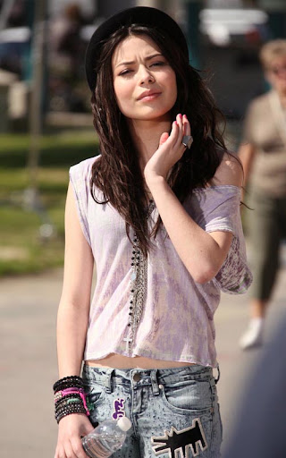 03-04-10 Santa Monica, CA
Exclusive: Actress Miranda Cosgrove seen filming a music video on the boardwalk in Santa Monica, CA. Miranda is wearing a pair of jeans with artwork by Keith Haring on them...
Exclusive Pix by Flynet ©2010
818-307-4813 Nicolas
310-869-0177 Scott