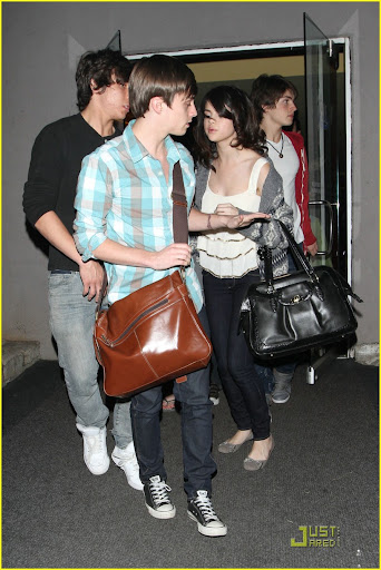 38674, LOS ANGELES, CALIFORNIA - Tuesday March 16 2010. Selena Gomez says goodbye to her rumoured new boyfriend Cameron Quiseng as they leave Pinz bowling alley in LA. Cameron, who is in a band called Allstar Weekend, and Disney starlet Selena have been spending quite a bit of time together recently. According to Selena's Twitter account, she beat Cameron at the ten pin bowling - go girl!! Photograph: © Hellmuth Dominguez, PacificCoastNews.com **FEE MUST BE AGREED PRIOR TO USAGE** **E-TABLET/IPAD & MOBILE PHONE APP PUBLISHING REQUIRES ADDITIONAL FEES** UK OFFICE:+44 131 557 7760/7761 US OFFICE:1 310 261 9676