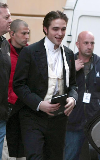 robert-pattinson-040910-4.JPG