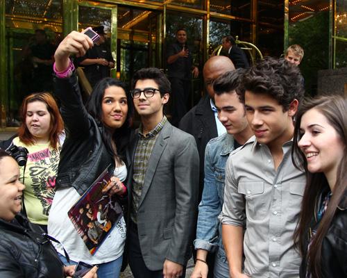 jonas-brothers-051910-1.JPG