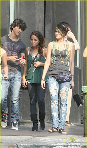joe-jonas-soho-stud-05.jpg