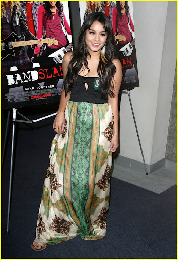 vanessa-hudgens-girl-scout-08.jpg