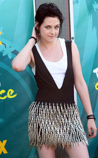 UNIVERSAL CITY, CA - AUGUST 09: Actress Kristen Stewart arrives at the 2009 Teen Choice Awards held at Gibson Amphitheatre on August 9, 2009 in Universal City, California. (Photo by Jason Merritt/Getty Images) *** Local Caption *** Kristen Stewart