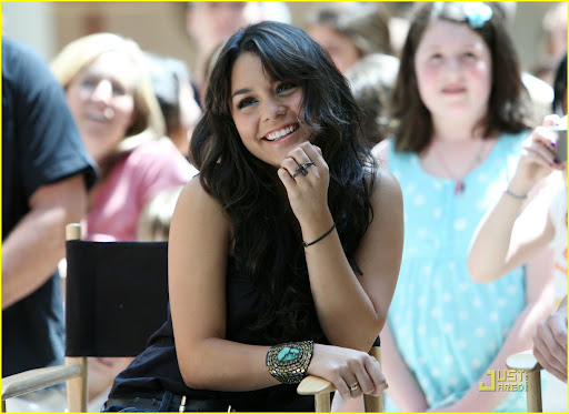 vanessa-hudgens-blushing-boston-02.jpg