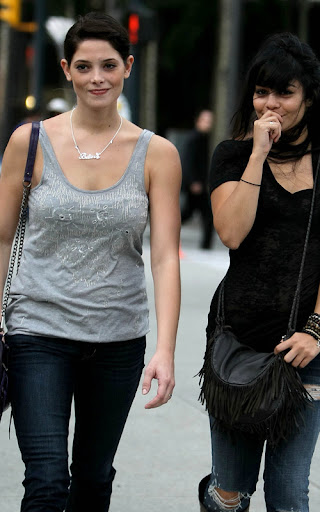 August 20, 2009: Vanessa Hudgens and Ashley Greene spotted walking to a mall in  Vancouver, Canada today. Credit: INFphoto.com Ref.: infusla-43/154
