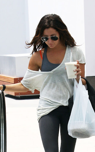 08-10-09 West Hollywood, CA Actress Ashley Tisdale leaves a gym in West Hollywood. NON-EXCLUSIVE PIX by Flynet ©2009 818-307-4813 Nicolas