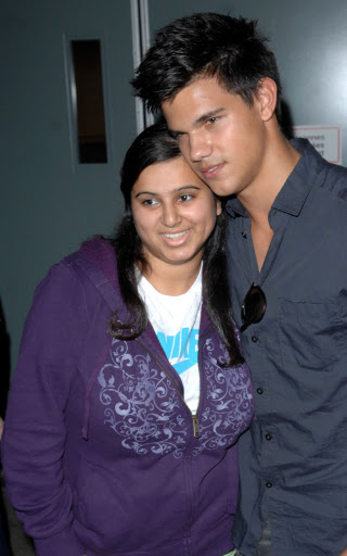 Taylor Lautner and Kellan Lutz arrive in Vancouver and greet fans. The Twilight cast are now all officially here as Taylor and Kellan are the last to arrive for filming fo the third film Eclipse. Taylor was happy to sign autographs for fans after returning from LA to attend the Teen Choice Awards <P> Pictured: Taylor Lautner <B>Ref: SPL118879  110809  </B><BR/> Picture by: Whittle /Beetham / Splash News<BR/> </P><P> <B>Splash News and Pictures</B><BR/> Los Angeles:	310-821-2666<BR/> New York:	212-619-2666<BR/> London:	870-934-2666<BR/> photodesk@splashnews.com<BR/> </P>