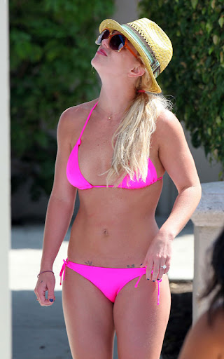 Britney Spears enjoying the sunshine at The Ritz Carlton in a bright pink bikini. <P> Pictured: Britney Spears <B>Ref: SPL119357 150809 </B><BR/> Picture by: Clint Brewer / Splash News<BR/> </P><P> <B>Splash News and Pictures</B><BR/> Los Angeles: 310-821-2666<BR/> New York: 212-619-2666<BR/> London: 870-934-2666<BR/> photodesk@splashnews.com<BR/> </P>