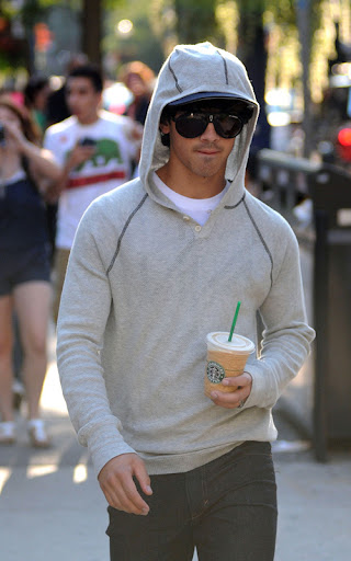 Joe Jonas of the Jonas brothers seen out with a coffee in Yorkville Toronto, Canada - 05.09.09 Mandatory Credit: I.Kavanaugh/WENN.com