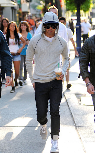 Joe Jonas of the Jonas brothers seen out with a coffee in Yorkville Toronto, Canada - 05.09.09 Mandatory Credit: I.Kavanaugh/WENN.com