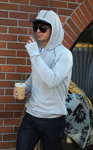 Joe Jonas of the Jonas brothers seen out with a coffee in Yorkville Toronto, Canada - 05.09.09 Mandatory Credit: I.Kavanaugh/WENN.com