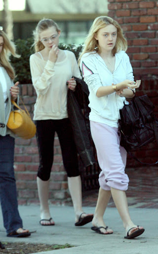 dakota-fanning-12239-8.JPG