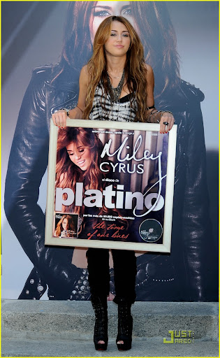 MADRID, SPAIN - MAY 31: Singer Miley Cyrus presents her new Album
"Can't Be Tamed" at the Villamagna Hotel on May 31, 2010 in
Madrid, Spain. (Photo by Carlos Alvarez/Getty Images)