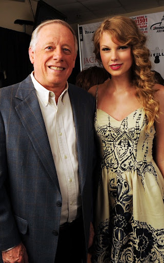 taylor-swift-062210-8.jpg