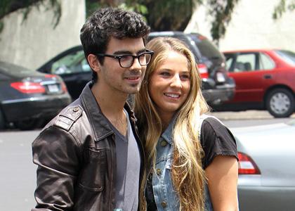 •ѕ.σ.ѕ...мє єиαмσяé ∂є υи נσиαѕ!• ||иι¢к & тú|| - Página 3 Joe-jonas-tlp