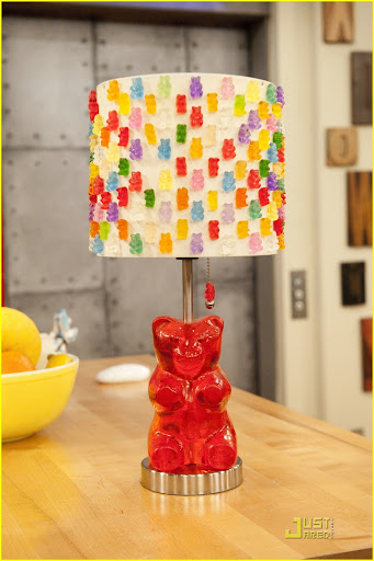 iCARLY  301
iGot  a Hot Room
Gummy Bear Lamp in Carly Shay's 
bedroom in iCarly on
Nickelodeon.
Photo Credit: Lisa 
Rose/Nickelodeon.
©2010 Viacom International,Inc.
All Rights Reserved