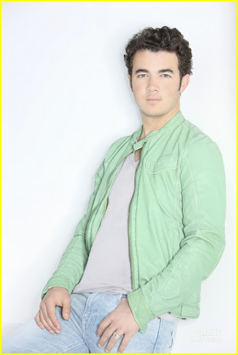 JONAS L.A. - Kevin Jonas stars as Kevin on Disney Channel's "JONAS." (DISNEY CHANNEL/BOB D'AMICO)