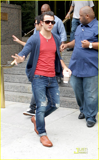 August 18, 2010: Kevin Jonas of the Jonas Brothers greets his fans who are waiting outside of his hotel in New York City. Credit: INFphoto.com Ref: infusny-131/155|sp|