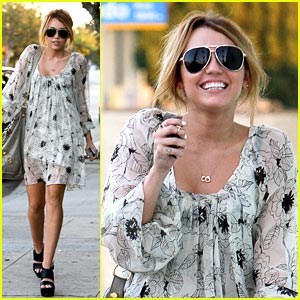 miley-cyrus-paps-frustrate.jpg