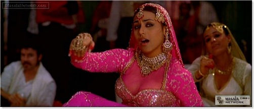 Rani Mukherjee's Super Sexy Stills from the Mujra Song in 'Mangal Pandey: The Rising'...