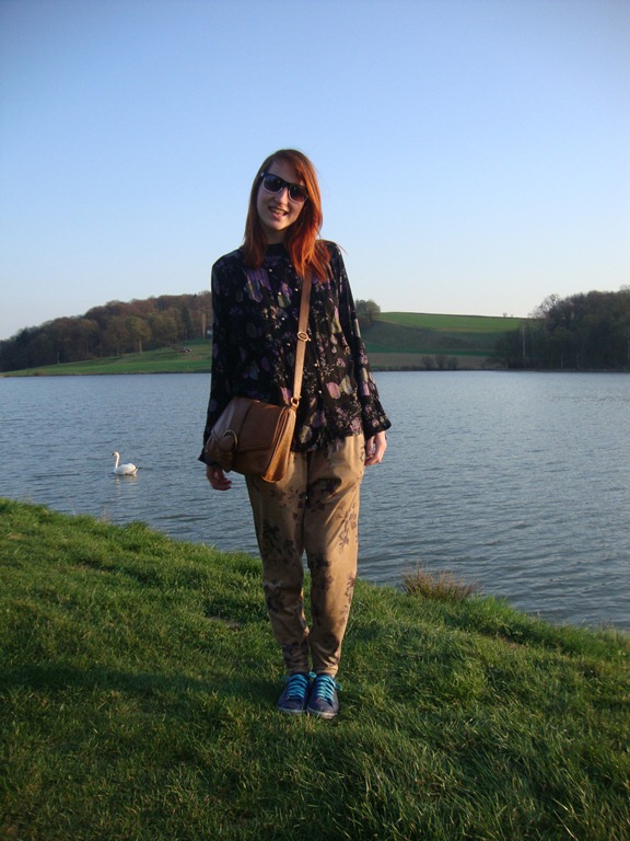 [Vintage blouse; H&M bag; Zara harem pants; Graceland shoes (10)[3].jpg]