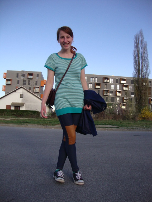 [H&M leggings & tee; secondhand blazer & bag; Ali Star shoes (2)[3].jpg]