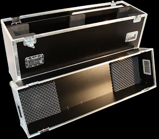 Die Transportkiste des IQ-Automation Flatman PanelPC für hochkanten Transport