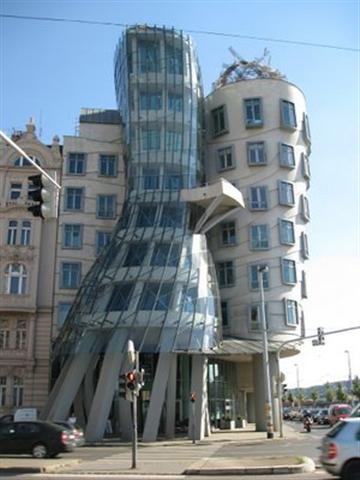 [The Dancing House 03 (Small)[4].jpg]