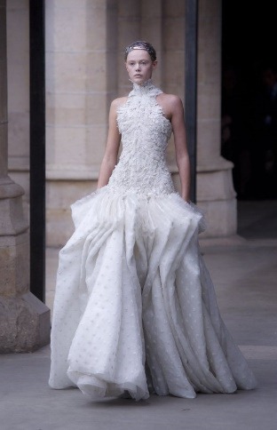 [McQueen FallWinter 2011 Sarah Burton Turns Out Royal Wedding-Worthy Collection (PHOTOS) - Mozilla Firefox 4182011 121255 PM.bmp[6].jpg]