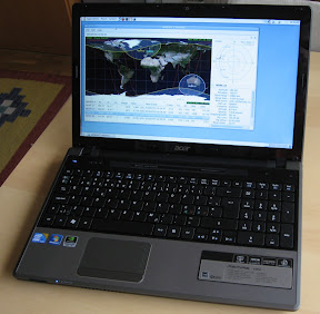 Happy Acer Aspire 5745G laptop running Ubuntu Linux 10.04 Lucid Lynx.